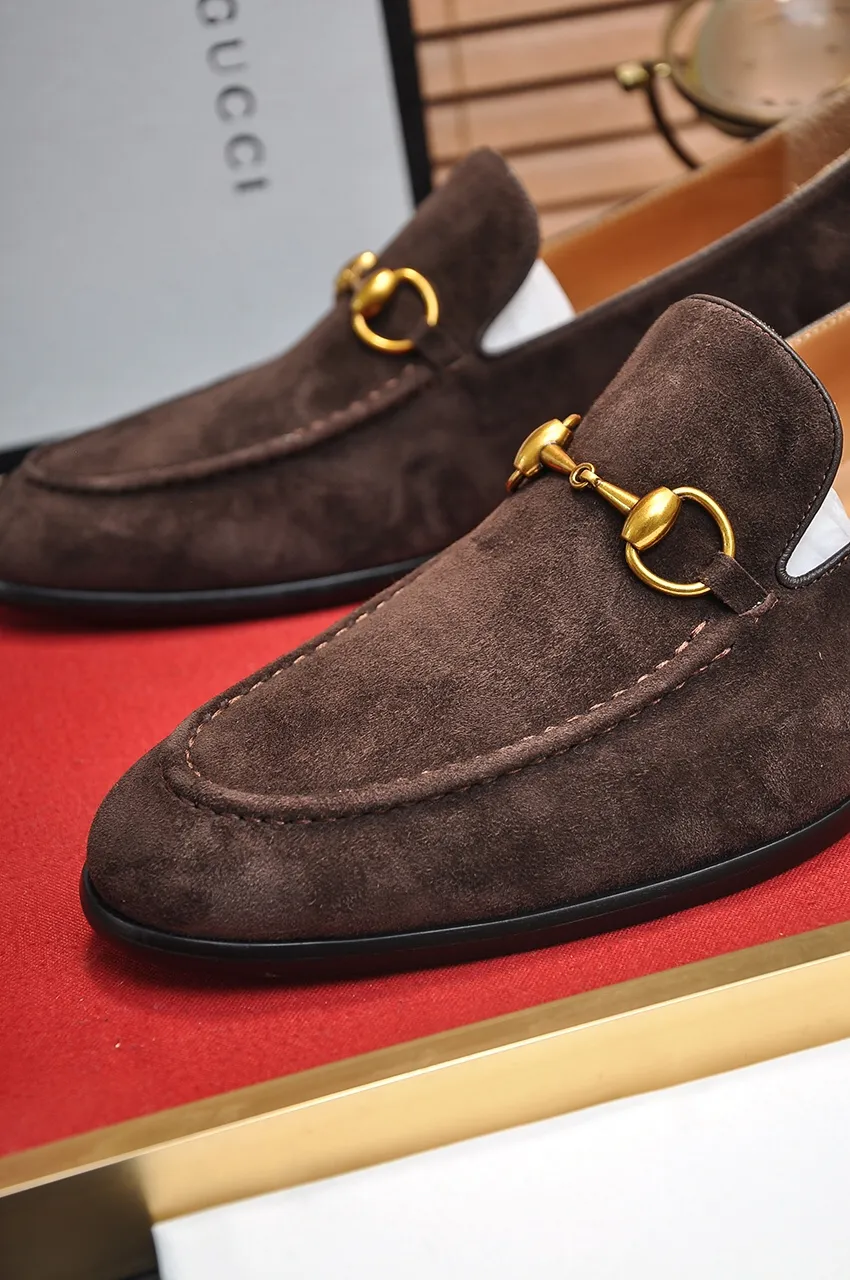 Men's men's shoes 💰500💶 [LV] (original single cowhide lining) 🍀LV's latest genuine leather business suit shoes are launched simultaneously on the official website. The first-layer cowhide imported from Italy is made of heavy gold, 💥official website 1:1 rubber outsole. Versatile to wear, high-end without losing class, and the color combination is extraordinary. This four-season style is alluring when worn on your feet, showing off your big-name flair. Standard code 38-45 (45 customized)